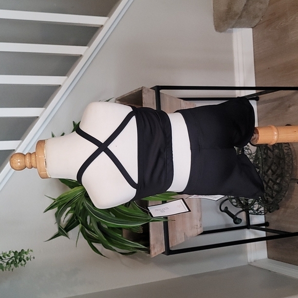 Shimmy Shimmy Inc Crop Top & Short Set - Picture 4 of 7